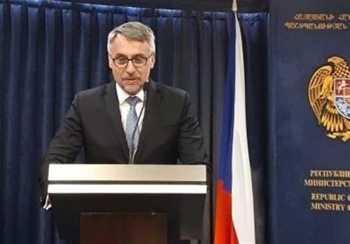 وزیر دفاع جمهوری چک در ایروان: مجوز صادرات تجهیزات نظامی به جمهوری آذربایجان را صادر نمی کنیم